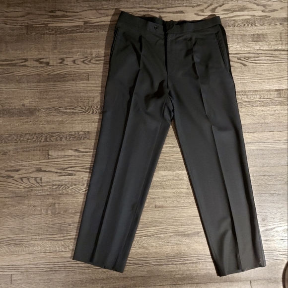 Hugo Boss suit - Picture 7 of 7